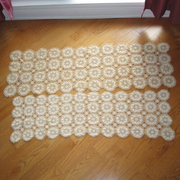 Set of 3 table runners - 2 rectangular and 1 square - Picture 2 of 4